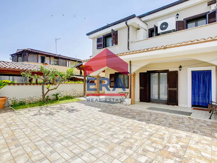 Immagine 4 di Casa semindipendente in vendita  in via Pontedera 15/a a Pomezia