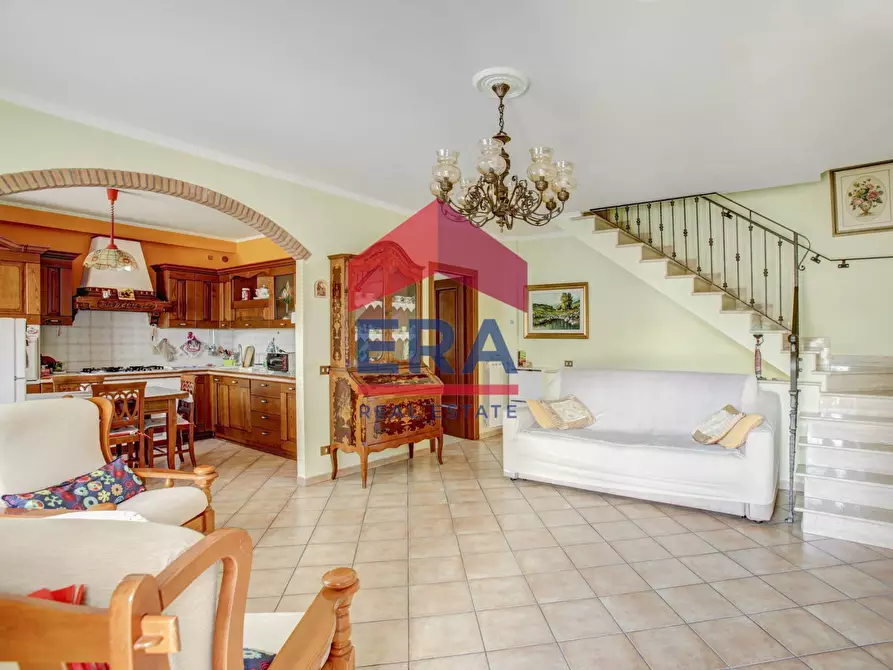 Immagine 5 di Casa semindipendente in vendita  in via Pontedera 15/a a Pomezia