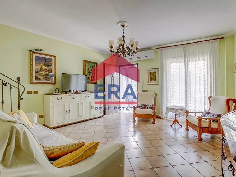 Immagine 9 di Casa semindipendente in vendita  in via Pontedera 15/a a Pomezia