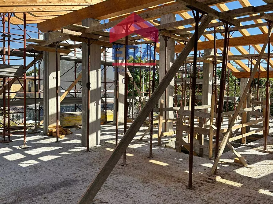 Immagine 12 di Villa in vendita  in Via Arianna snc a Ardea