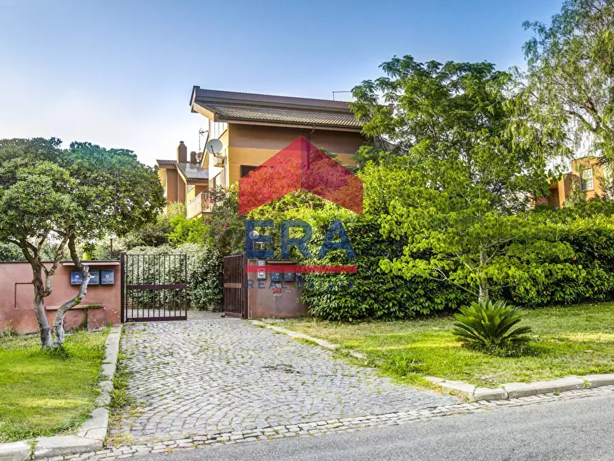 Immagine 2 di Villetta a schiera in vendita  in Via Sofocle 152 a Roma