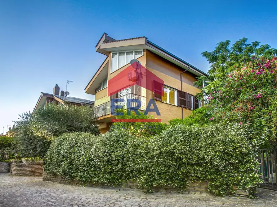 Immagine 1 di Villetta a schiera in vendita  in Via Sofocle 152 a Roma