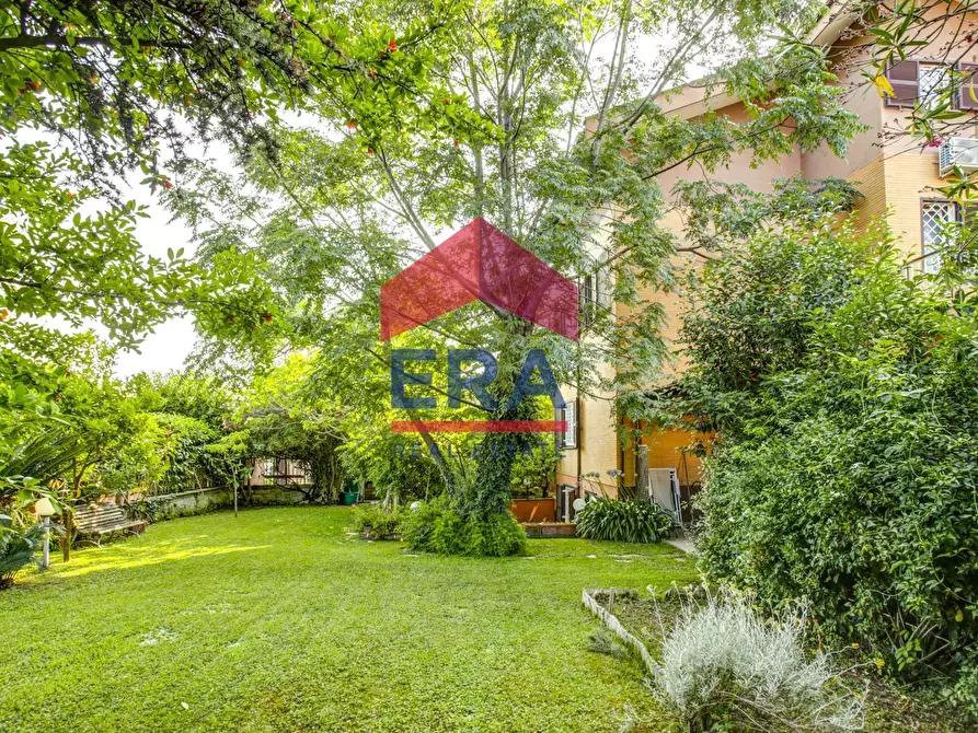 Immagine 27 di Villetta a schiera in vendita  in Via Sofocle 152 a Roma