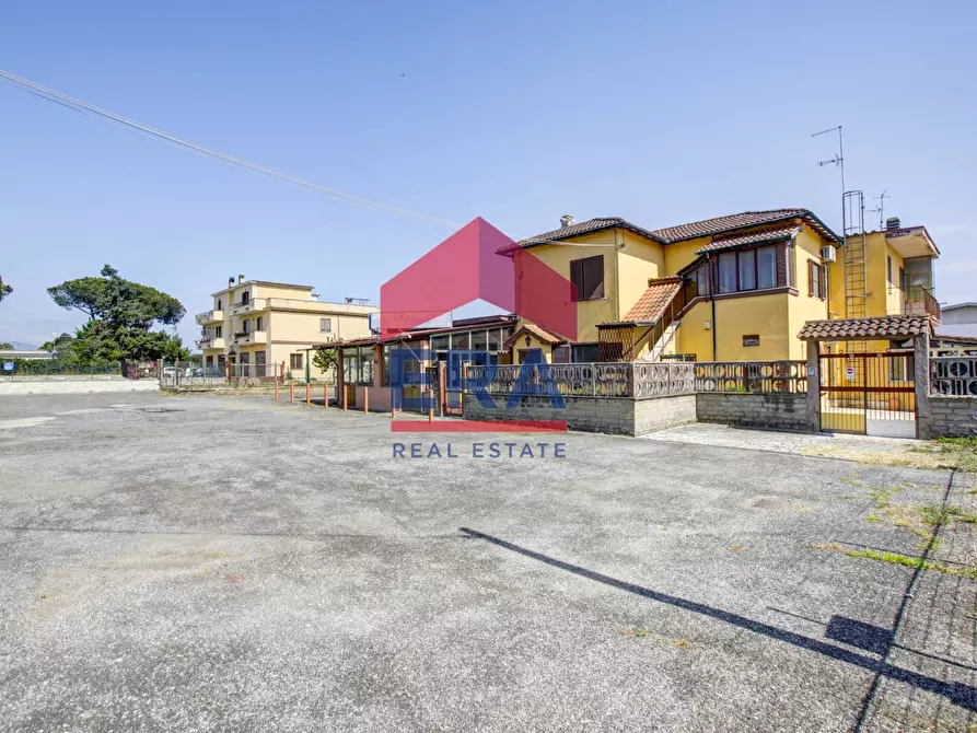 Immagine 2 di Rustico / casale in vendita  in Via dei Castelli Romani 110 a Pomezia