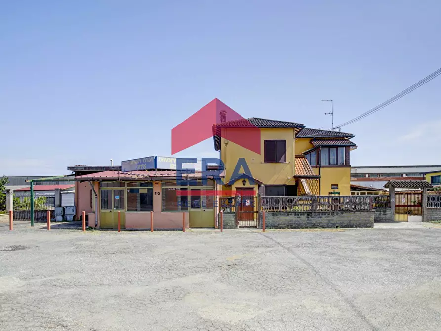 Immagine 3 di Rustico / casale in vendita  in Via dei Castelli Romani 110 a Pomezia