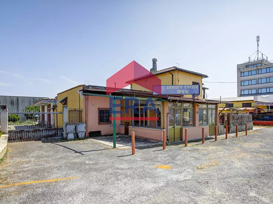 Immagine 4 di Rustico / casale in vendita  in Via dei Castelli Romani 110 a Pomezia