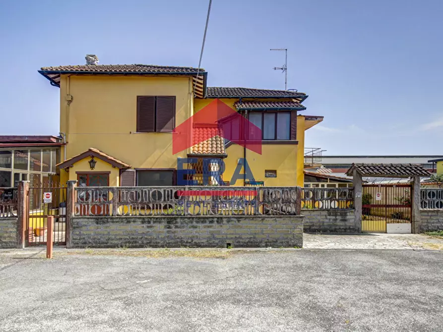 Immagine 5 di Rustico / casale in vendita  in Via dei Castelli Romani 110 a Pomezia