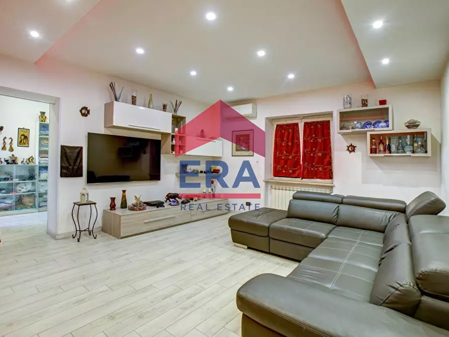 Immagine 8 di Rustico / casale in vendita  in Via dei Castelli Romani 110 a Pomezia