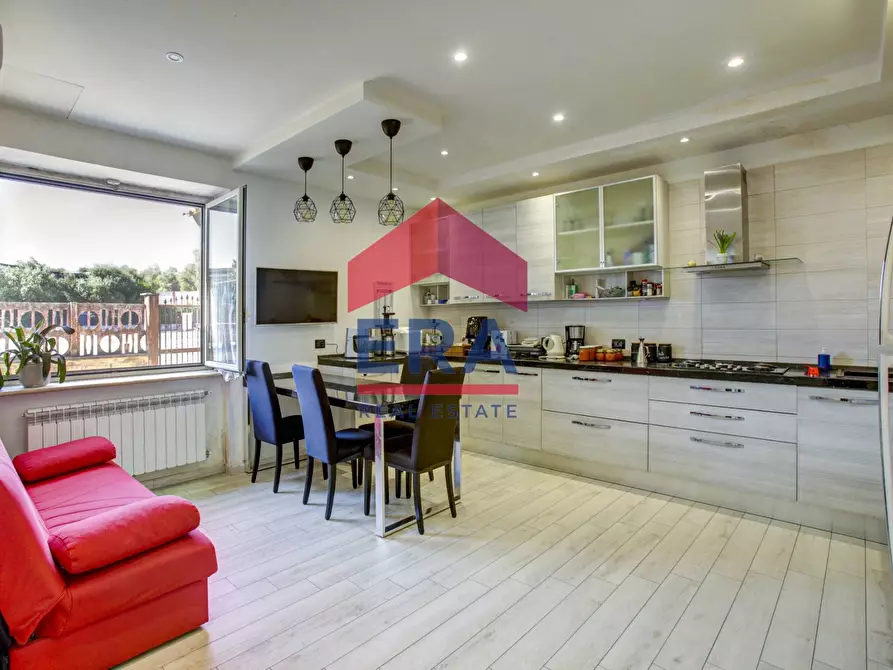 Immagine 9 di Rustico / casale in vendita  in Via dei Castelli Romani 110 a Pomezia