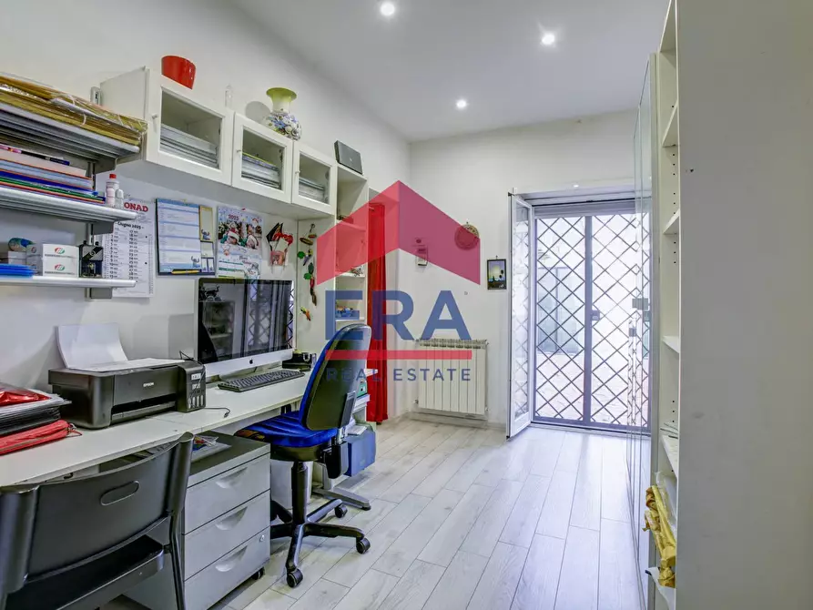 Immagine 10 di Rustico / casale in vendita  in Via dei Castelli Romani 110 a Pomezia