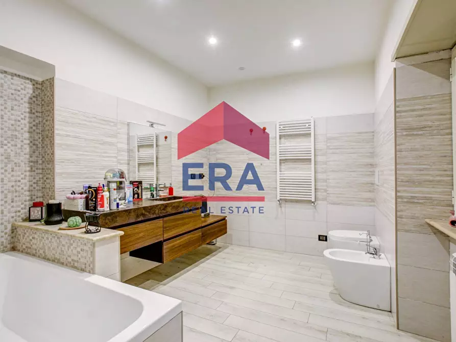 Immagine 13 di Rustico / casale in vendita  in Via dei Castelli Romani 110 a Pomezia