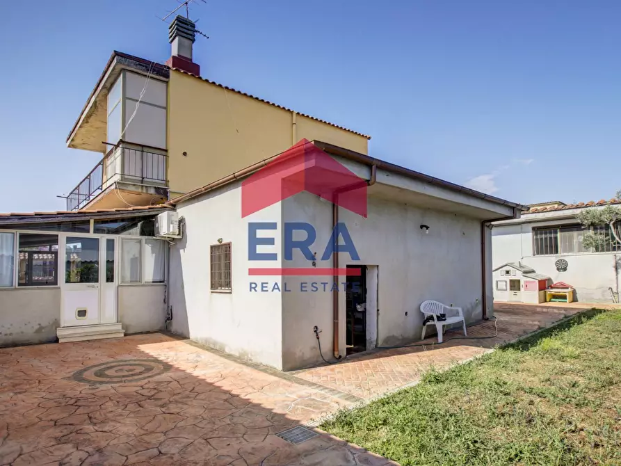 Immagine 16 di Rustico / casale in vendita  in Via dei Castelli Romani 110 a Pomezia