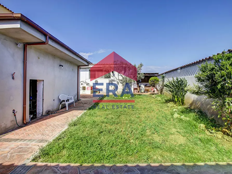 Immagine 17 di Rustico / casale in vendita  in Via dei Castelli Romani 110 a Pomezia