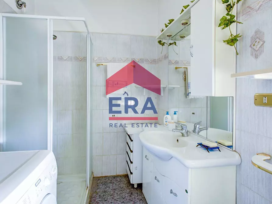 Immagine 28 di Rustico / casale in vendita  in Via dei Castelli Romani 110 a Pomezia