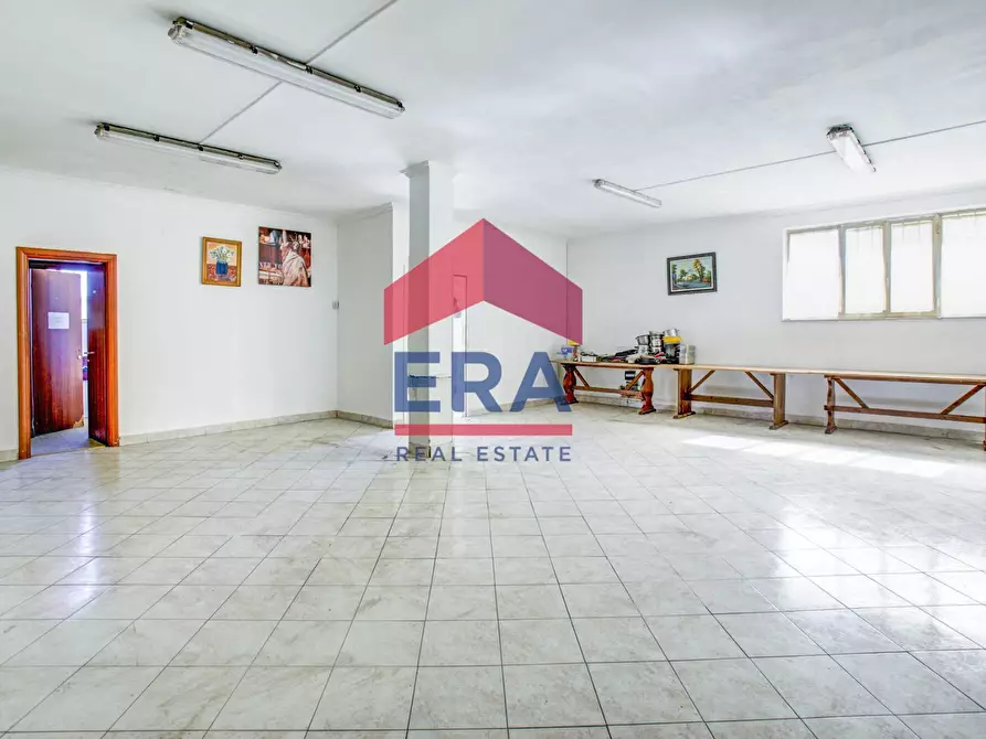 Immagine 32 di Rustico / casale in vendita  in Via dei Castelli Romani 110 a Pomezia