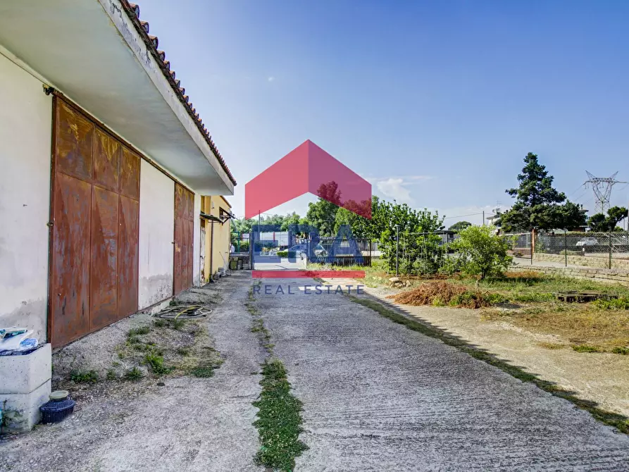 Immagine 35 di Rustico / casale in vendita  in Via dei Castelli Romani 110 a Pomezia