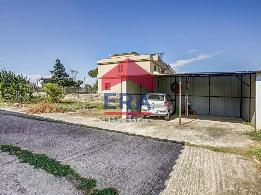 Immagine 36 di Rustico / casale in vendita  in Via dei Castelli Romani 110 a Pomezia