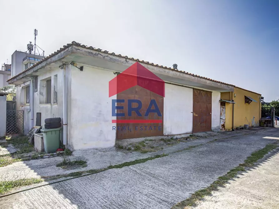 Immagine 37 di Rustico / casale in vendita  in Via dei Castelli Romani 110 a Pomezia