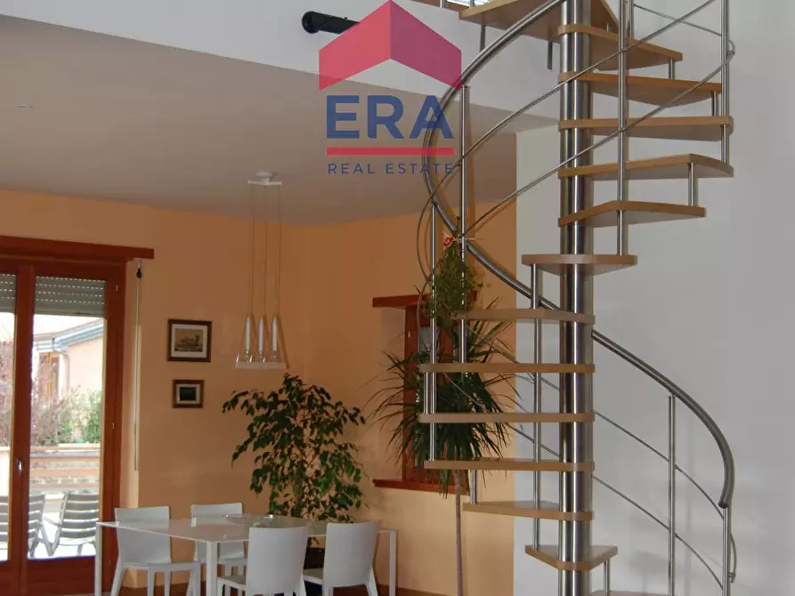 Immagine 2 di Villa in vendita  in Via Di Vallerano 112 a Roma