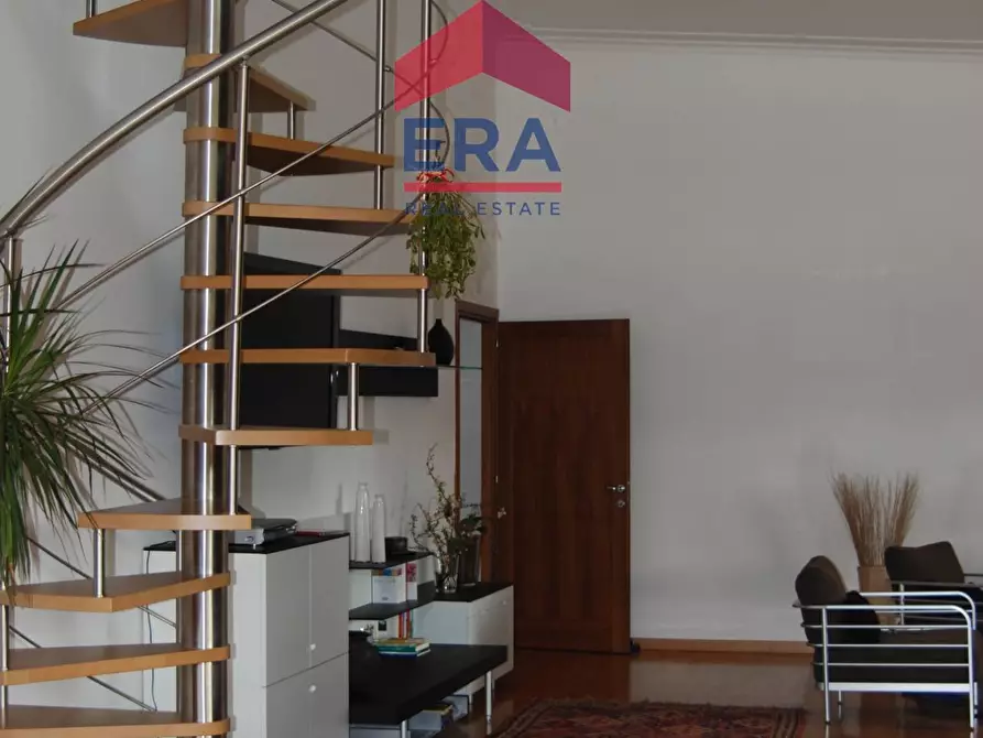 Immagine 3 di Villa in vendita  in Via Di Vallerano 112 a Roma