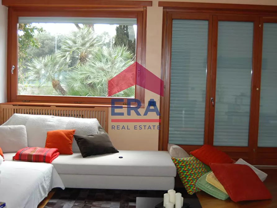 Immagine 8 di Villa in vendita  in Via Di Vallerano 112 a Roma