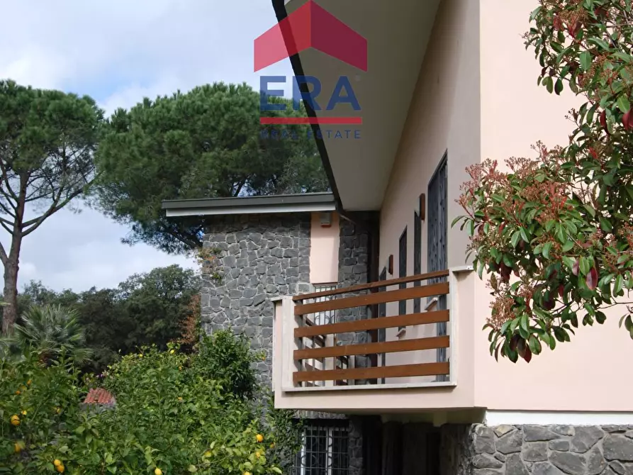 Immagine 10 di Villa in vendita  in Via Di Vallerano 112 a Roma
