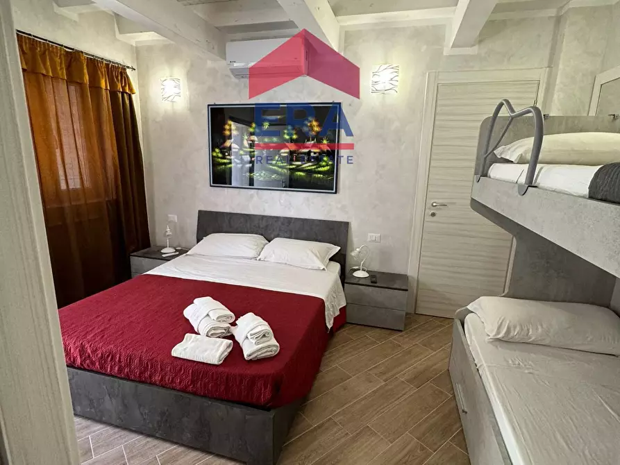 Immagine 6 di Magazzino in vendita  in Viale Della Pesca 30 a Fiumicino