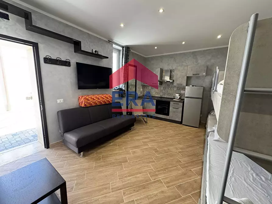 Immagine 3 di Magazzino in vendita  in Viale Della Pesca 30 a Fiumicino