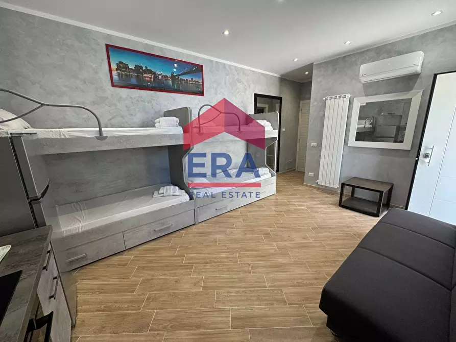 Immagine 7 di Magazzino in vendita  in Viale Della Pesca 30 a Fiumicino