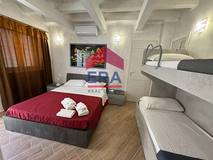 Immagine 11 di Magazzino in vendita  in Viale Della Pesca 30 a Fiumicino