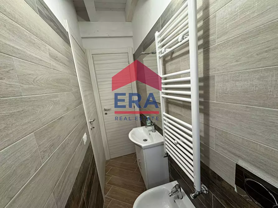 Immagine 12 di Magazzino in vendita  in Viale Della Pesca 30 a Fiumicino