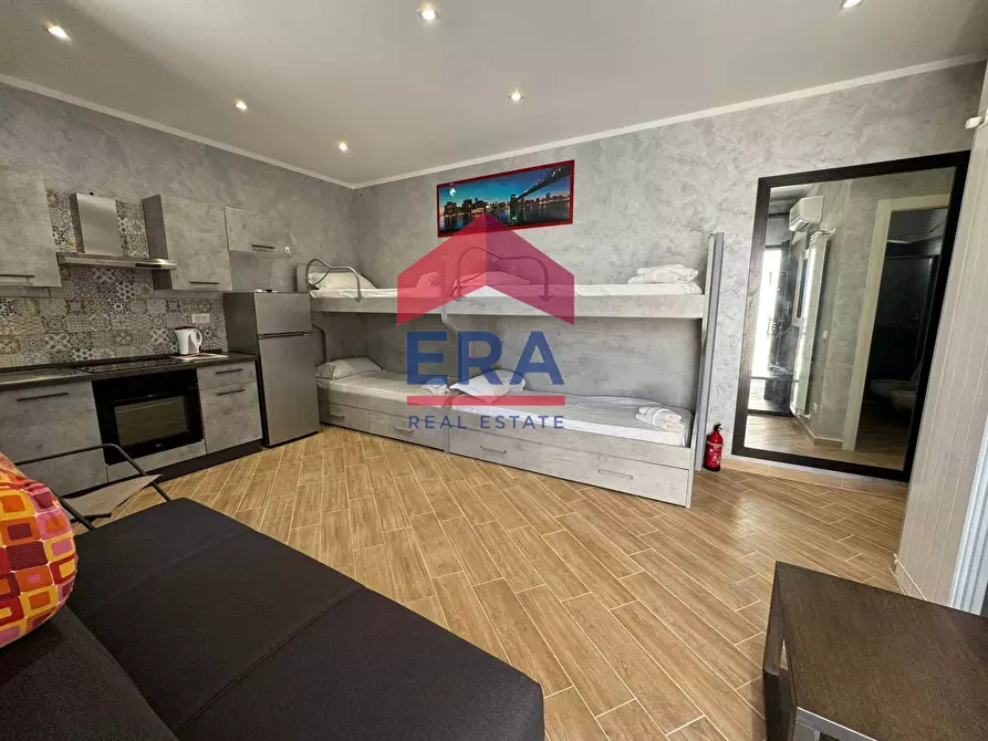 Immagine 9 di Magazzino in vendita  in Viale Della Pesca 30 a Fiumicino