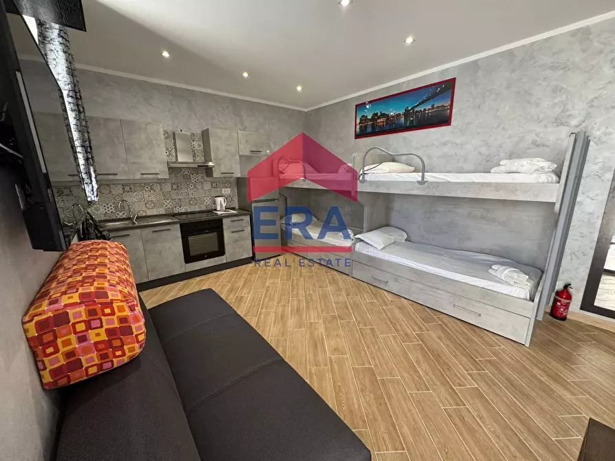 Immagine 8 di Magazzino in vendita  in Viale Della Pesca 30 a Fiumicino