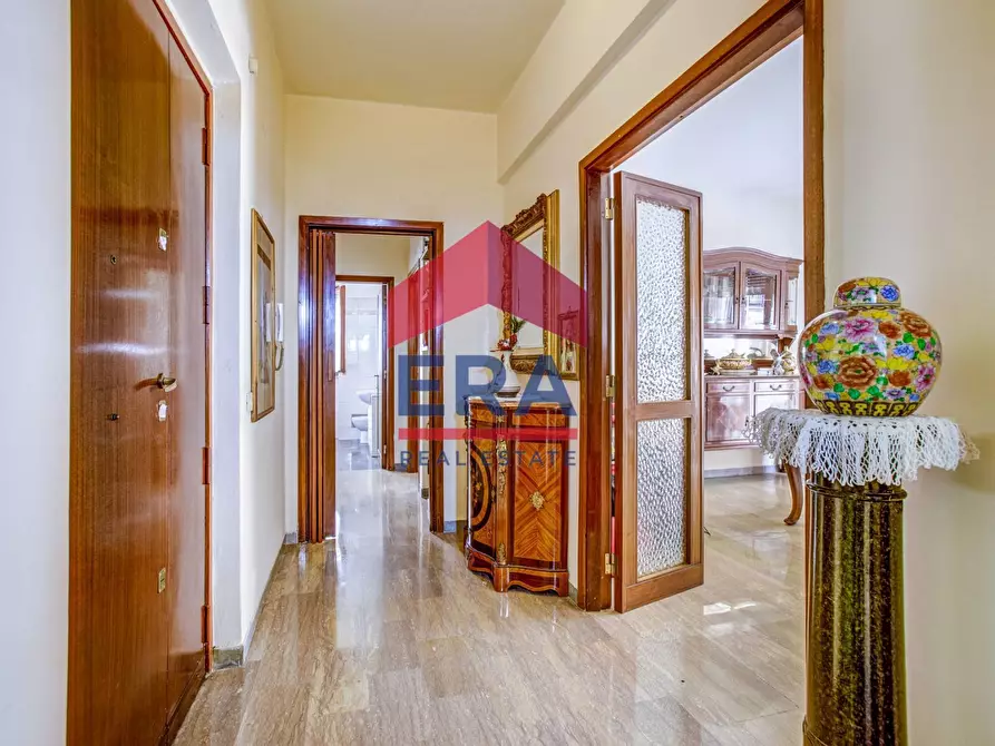 Immagine 3 di Appartamento in vendita  in Via Enrico Fermi 49 a Roma