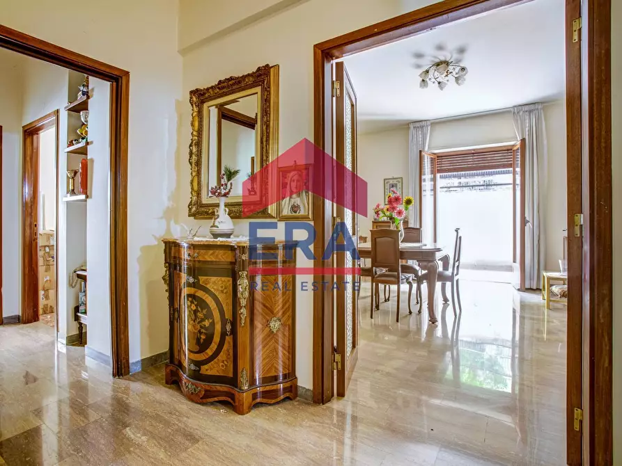 Immagine 5 di Appartamento in vendita  in Via Enrico Fermi 49 a Roma