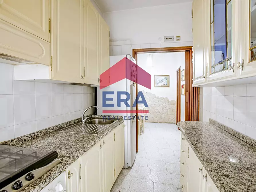 Immagine 18 di Appartamento in vendita  in Via Enrico Fermi 49 a Roma