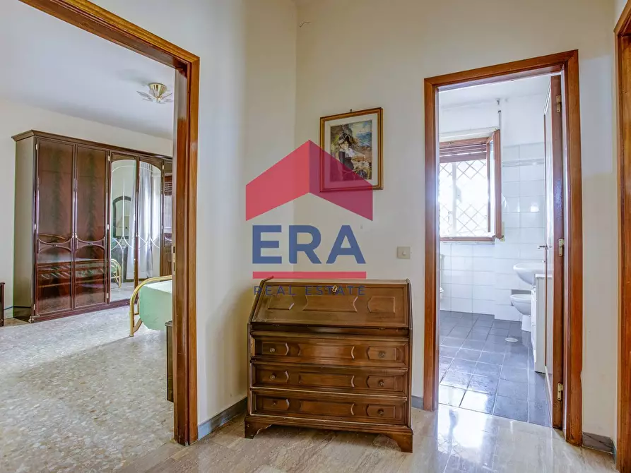Immagine 13 di Appartamento in vendita  in Via Enrico Fermi 49 a Roma