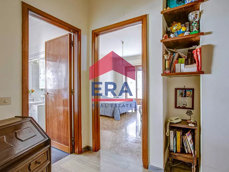 Immagine 12 di Appartamento in vendita  in Via Enrico Fermi 49 a Roma