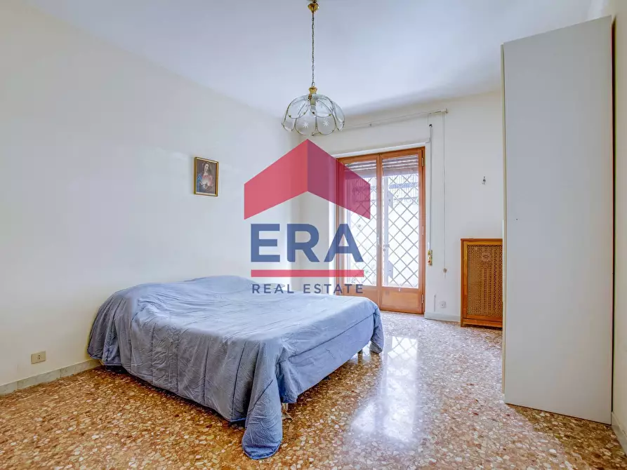 Immagine 10 di Appartamento in vendita  in Via Enrico Fermi 49 a Roma
