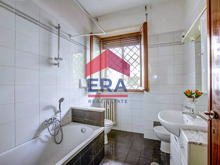 Immagine 11 di Appartamento in vendita  in Via Enrico Fermi 49 a Roma