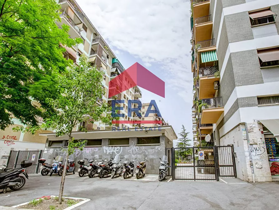 Immagine 23 di Appartamento in vendita  in Via Enrico Fermi 49 a Roma