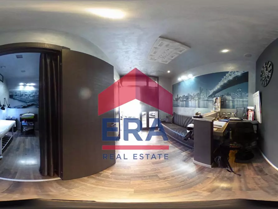 Immagine 2 di Locale commerciale in vendita  in Via Sestio Calvino a Roma