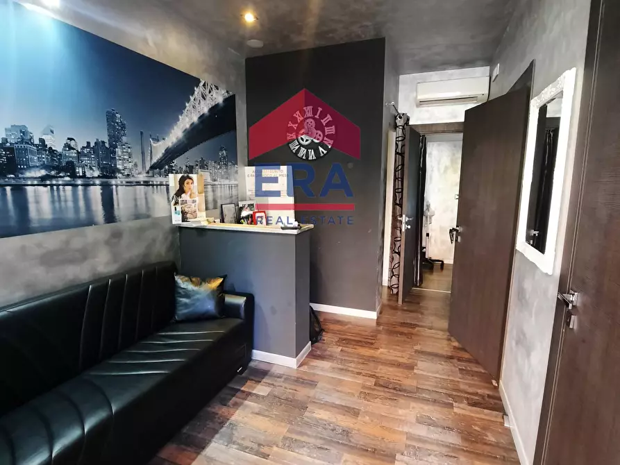 Immagine 1 di Locale commerciale in vendita  in Via Sestio Calvino a Roma