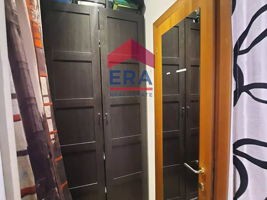 Immagine 15 di Locale commerciale in vendita  in Via Sestio Calvino a Roma