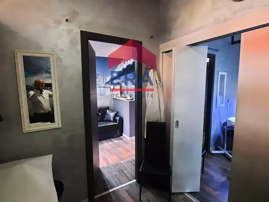 Immagine 11 di Locale commerciale in vendita  in Via Sestio Calvino a Roma