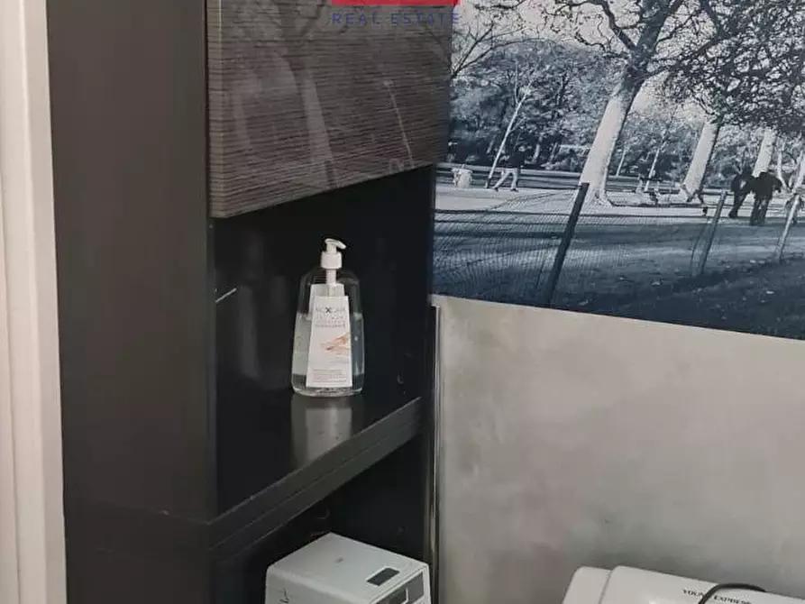 Immagine 20 di Locale commerciale in vendita  in Via Sestio Calvino a Roma