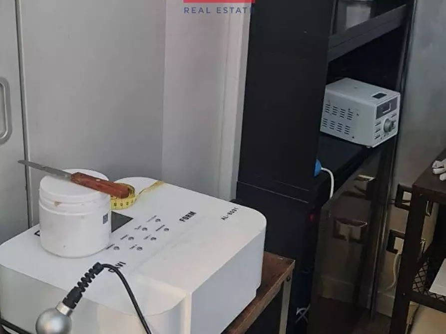 Immagine 22 di Locale commerciale in vendita  in Via Sestio Calvino a Roma