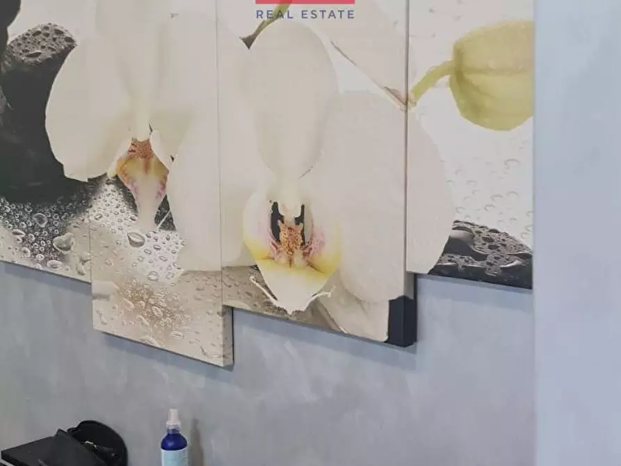 Immagine 26 di Locale commerciale in vendita  in Via Sestio Calvino a Roma