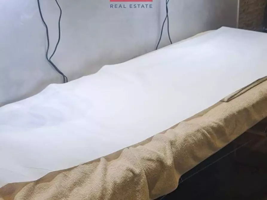 Immagine 29 di Locale commerciale in vendita  in Via Sestio Calvino a Roma