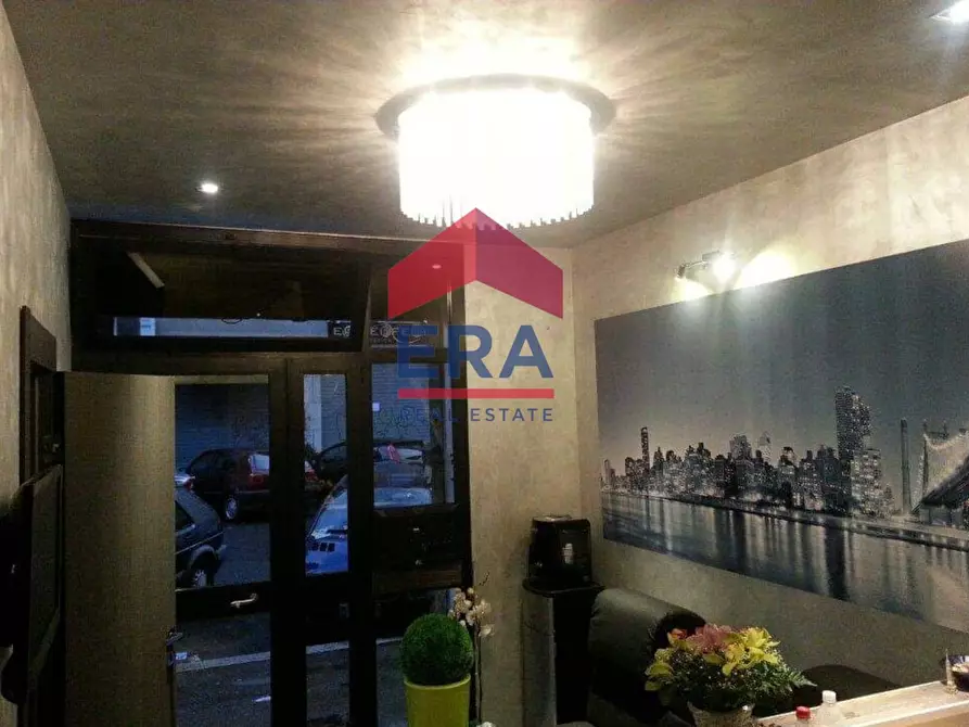 Immagine 31 di Locale commerciale in vendita  in Via Sestio Calvino a Roma